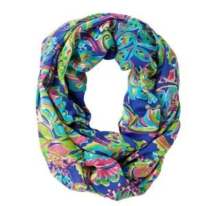Lilly Pulitzer Riley Infinity scarf in Toucan Play